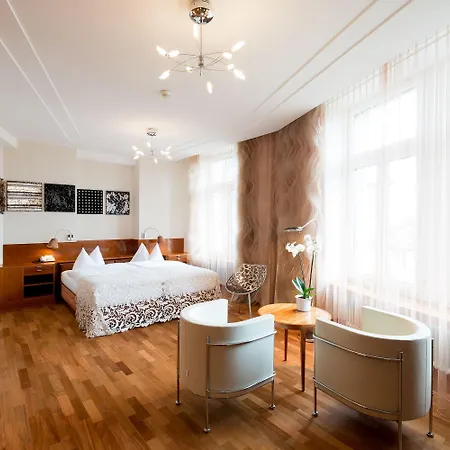 Einstein Hotel