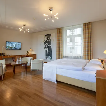 Einstein Hotel 4*