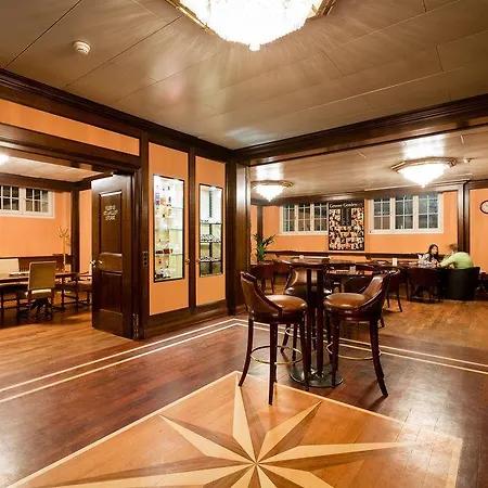 Einstein Hotel 4*