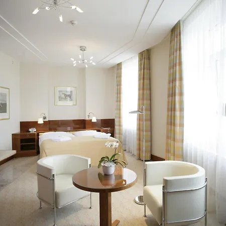 Einstein Hotel 4*