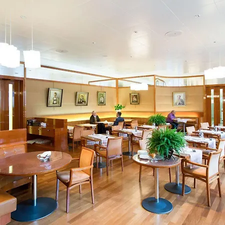 Einstein Hotel 4*