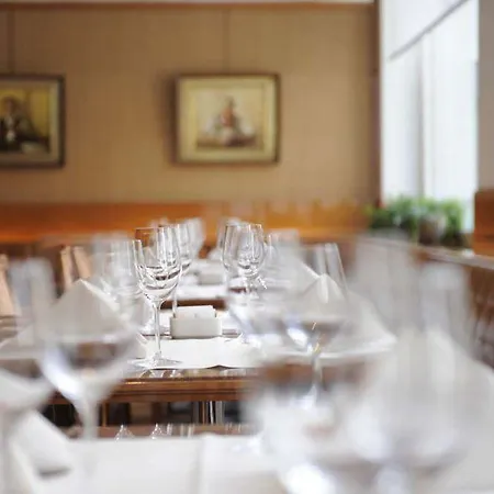 מלון Einstein 4*